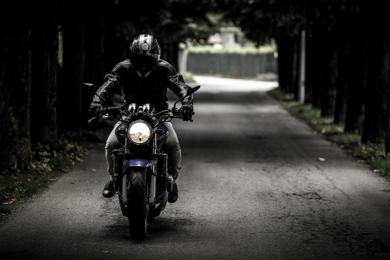 Les équipements moto obligatoires en France